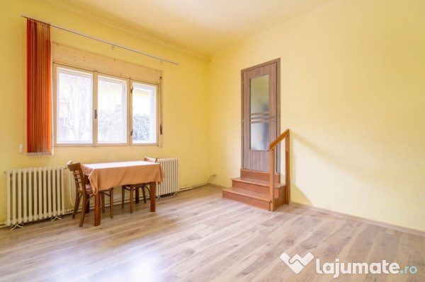 Apartament la casă, ultracentral– intimitate, curte pr... 