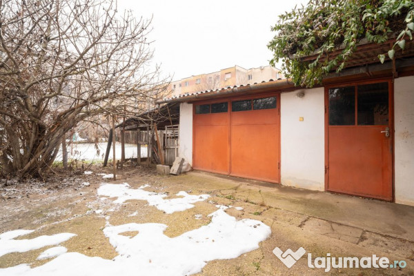 Apartament la casă, ultracentral– intimitate, curte pr... 