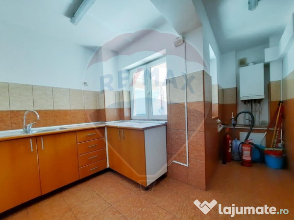 Apartament duplex / 4 camere de inchiriat / zona Bucur Ob...
