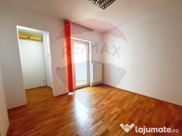 Apartament duplex / 4 camere de inchiriat / zona Bucur Ob...