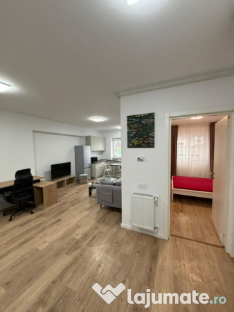 Garsoniera de închiriat,cocheta și spațioasă lângă Mall Plaza-centrala 