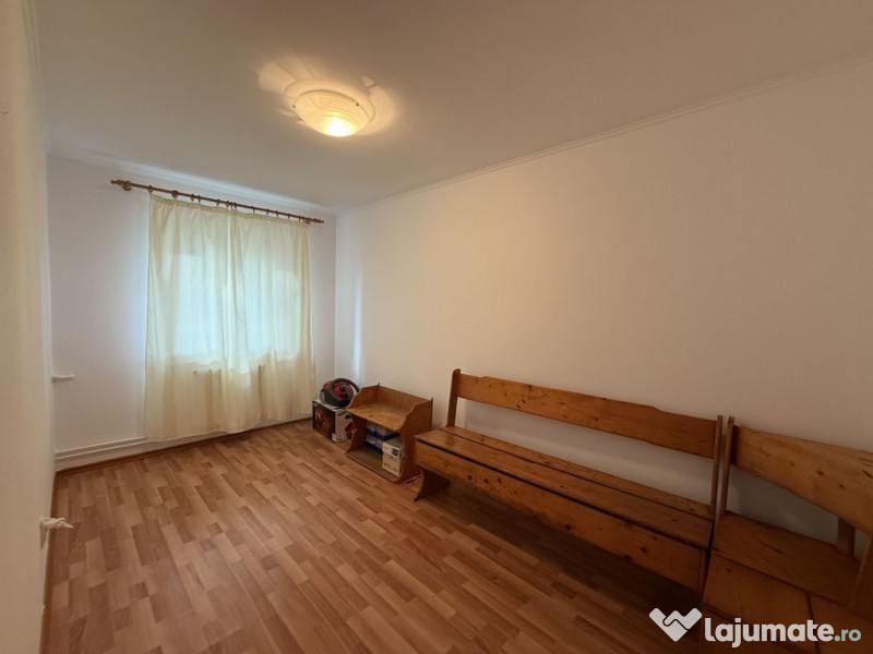 EXCLUSIVITATE!!! APARTAMENT 4 CAMERE DECOMANDAT , ZONA UL...