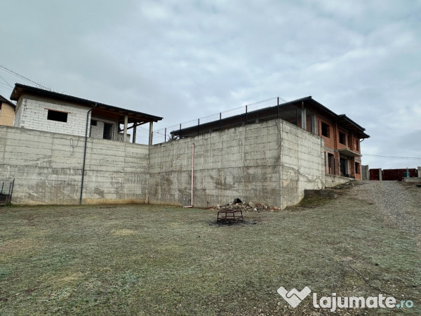 Casa la rosu+teren ST:1800 mp*Pestisu Mare-Deva-Hunedoara+casa veche! 