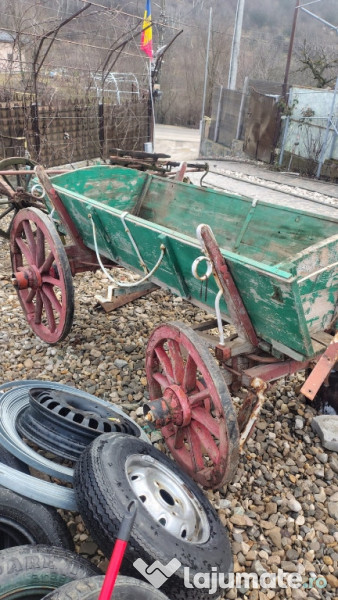 Caruta rustica veche din lemn 