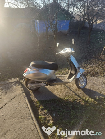 Scuter electric Vespa 