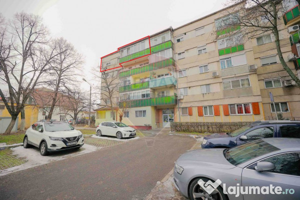 Apartament cu 4 camere, de vânzare în zona Rogerius 