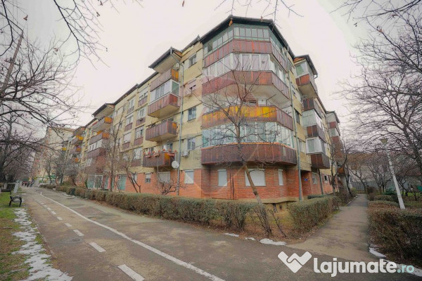 Apartament cu 4 camere, de vânzare în zona Rogerius 