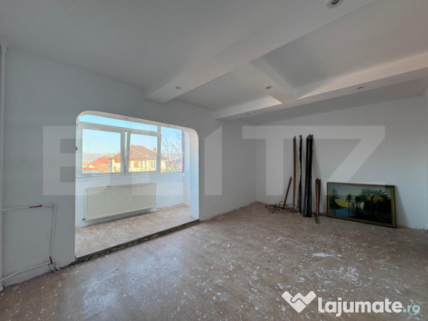 Apartament 3 camere, decomandat - zona Velenta