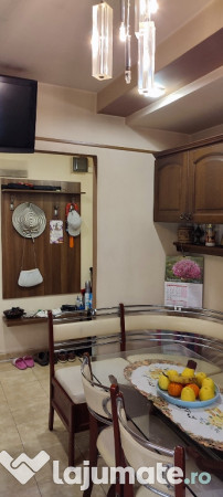 Apartament 3 camere, etaj 1 - zona Colentina, str. Radovanu