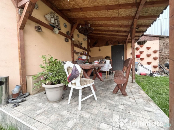 Casa zona centrala - singur in curte - 243 mp