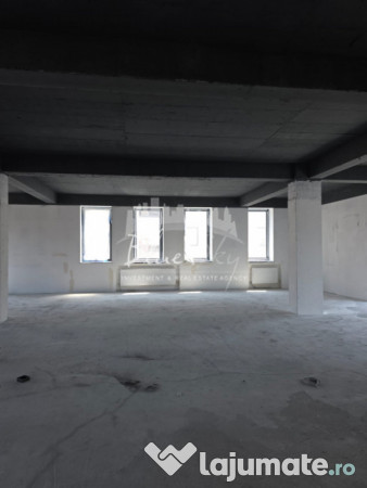 Spatiu comercial 637 mp situat in cladire noua, zona Faleza