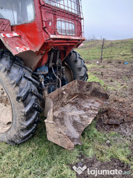 Tractor U650 cu sapă și troliu 