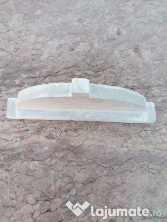 Caramida samota semilună fund 