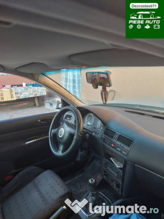 Dezmemb Volkswagen Bora Benzina 1 6 16 Cod Motor Azd An 2001