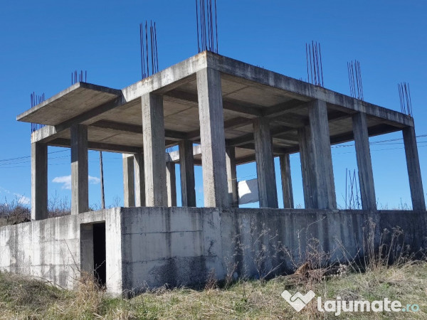 Teren 3230mp și Constructie pe Cadre-IAȘI-VIȘAN 