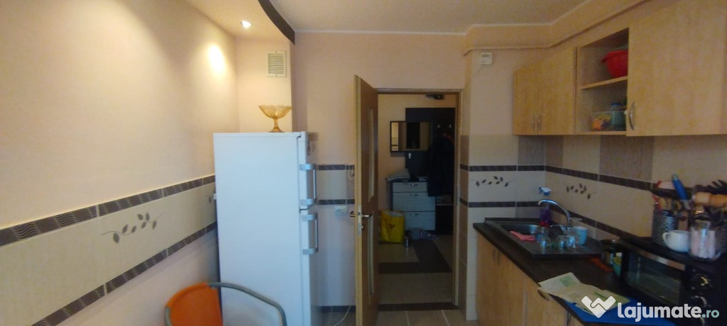 Central 3 camere decomandat 480 euro 