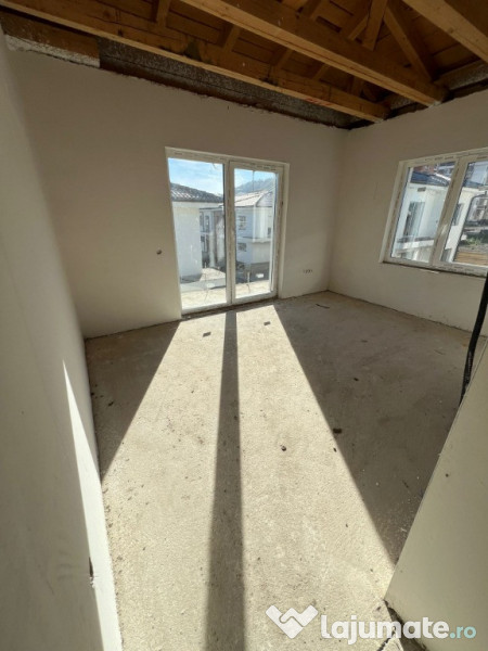 DUPLEX cu 4 camere de vanzare Floresti zona Catanelor