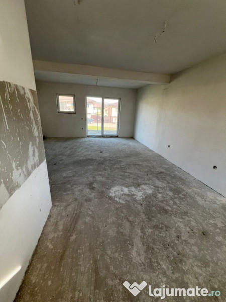 DUPLEX cu 4 camere de vanzare Floresti zona Catanelor