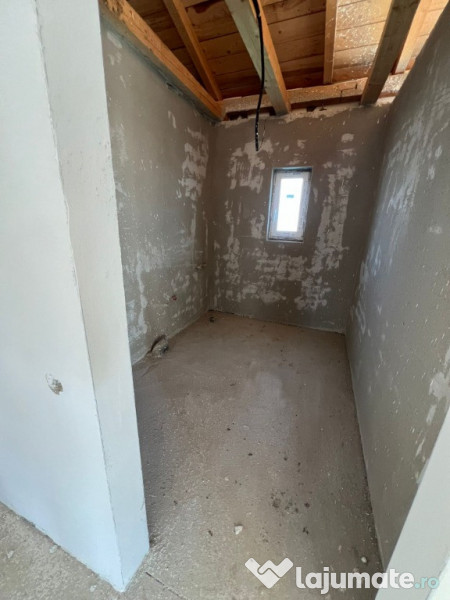 DUPLEX cu 4 camere de vanzare Floresti zona Catanelor