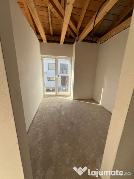 DUPLEX cu 4 camere de vanzare Floresti zona Catanelor