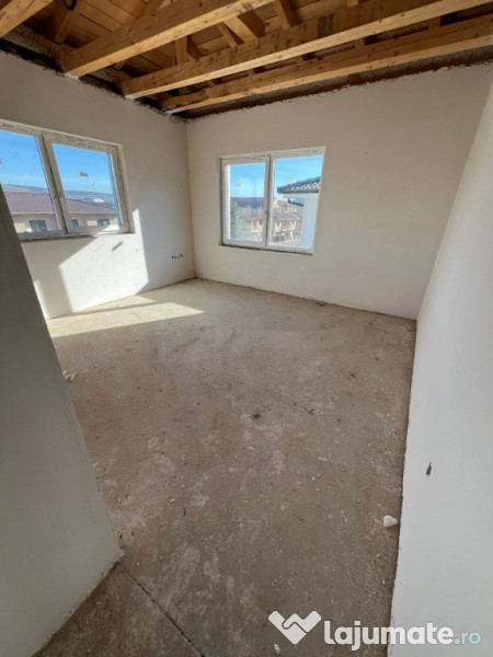 DUPLEX cu 4 camere de vanzare Floresti zona Catanelor