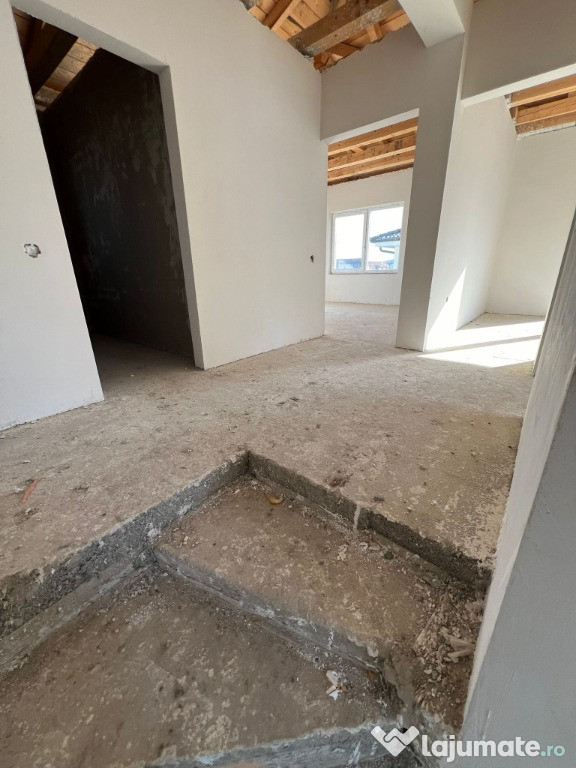 DUPLEX cu 4 camere de vanzare Floresti zona Catanelor