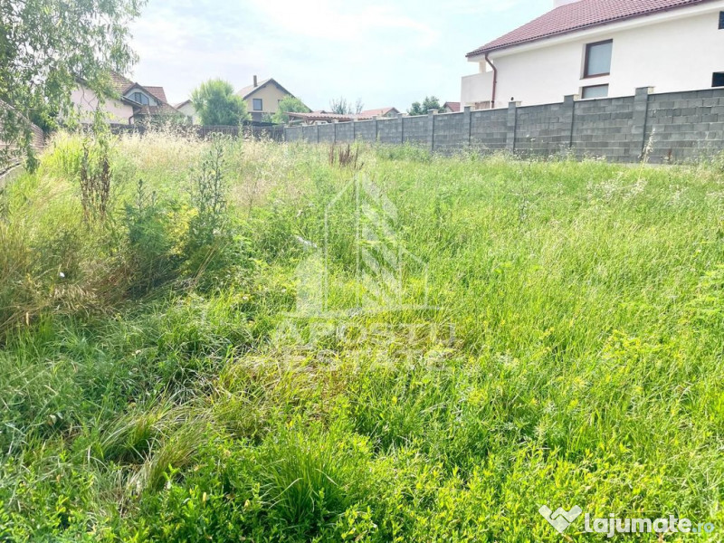 Teren intravilan, zona de vile, in Livada