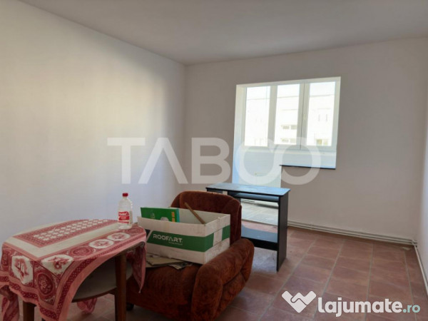 Apartament semidecomandat 2 camere etaj 3 zona Garii Fagaras 