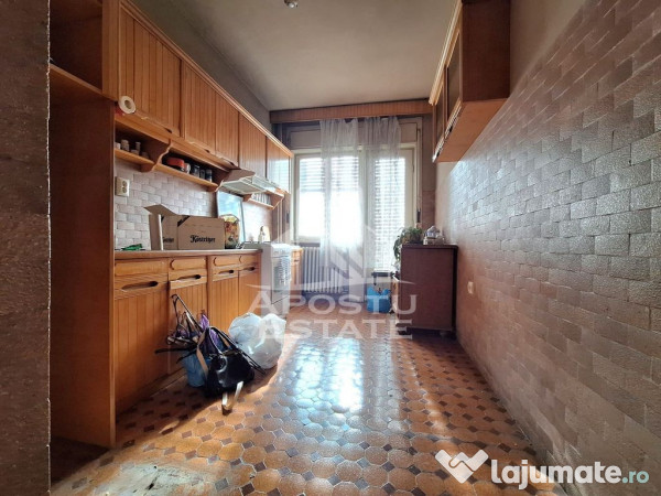 Apartament 4 camere, 180 mp construiti, zona Ultracentrala 