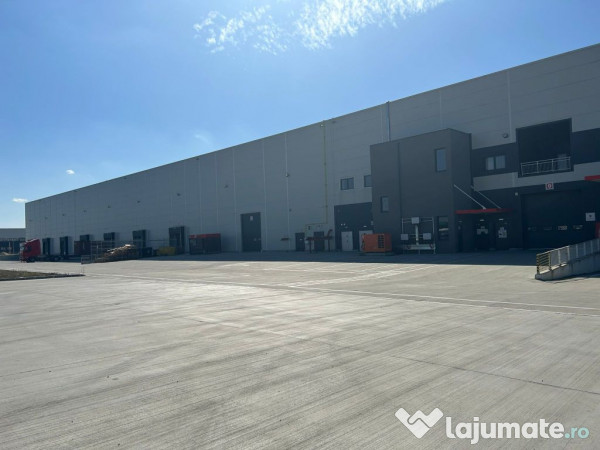 Spațiu cu rafturi pentru Logistică/Depozitare