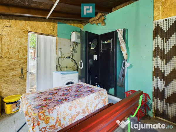 Căsuță cu anexe de vânzare pe ștrandul Neptun