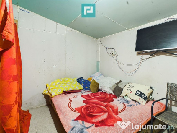 Căsuță cu anexe de vânzare pe ștrandul Neptun