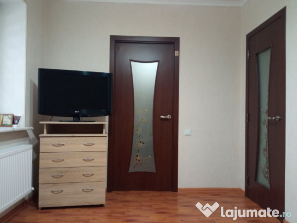 Se inchiriaza apartament in zona Vlahuta 
