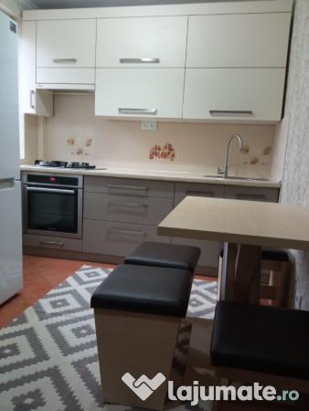 Se inchiriaza apartament in zona Vlahuta 