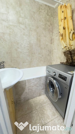 3 camere de vanzare zona Alecsandri