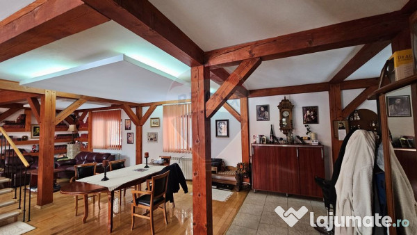 Vilă de lux cu 4 camere de vânzare în Câmpulung Moldo... 