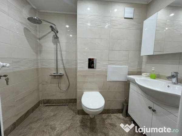 Spre vanzare 3 camere in zona Florilor