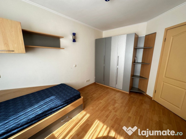 Spre vanzare 3 camere in zona Florilor