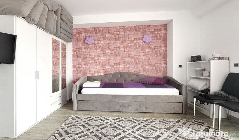 Terase generoase cu vederea spre padure 