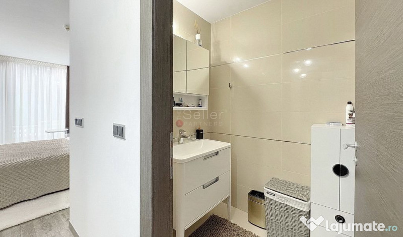 Terase generoase cu vederea spre padure 