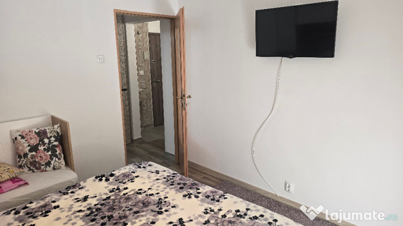 Vand apartament 2 camere decomandat in Deva, 22 Decembrie, mobilat