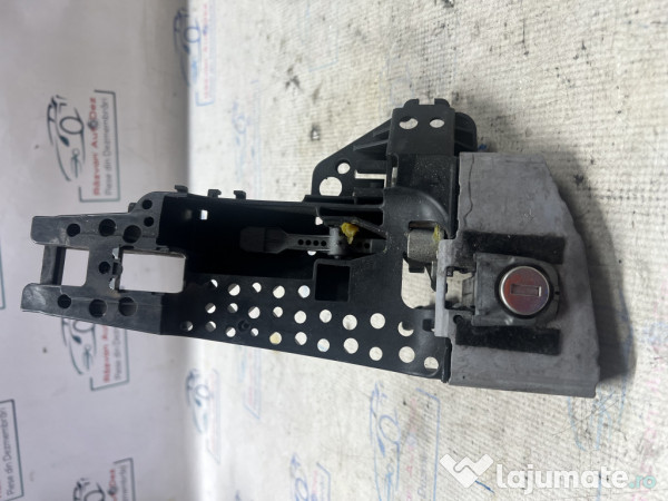 Suport maner exterior fata dreapta Audi A8 2012