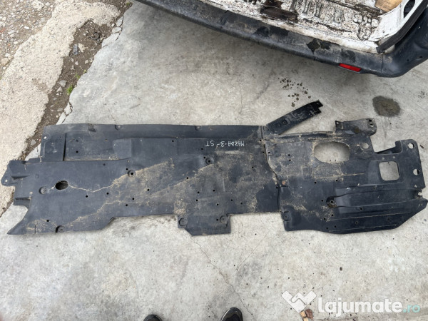 Scut lateral stanga Mazda 3 Berlina 2.2 Motorina 2015