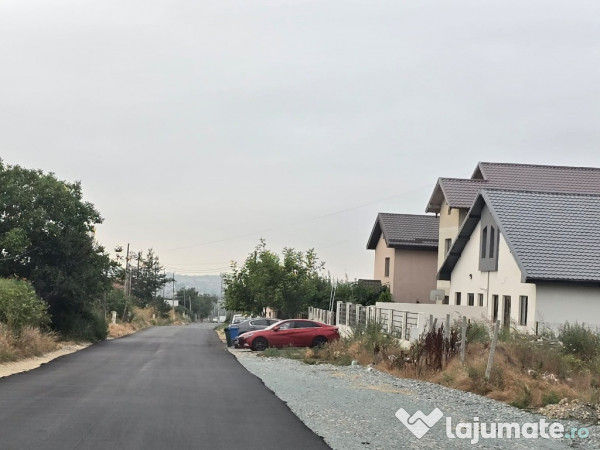 Teren de vanzare in Lazu 