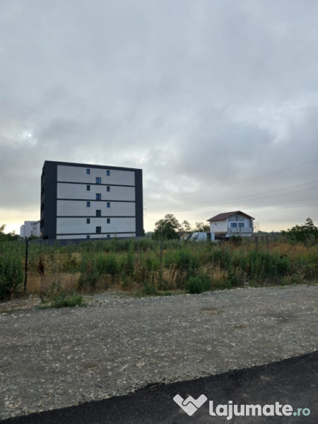 Teren de vanzare in Lazu 