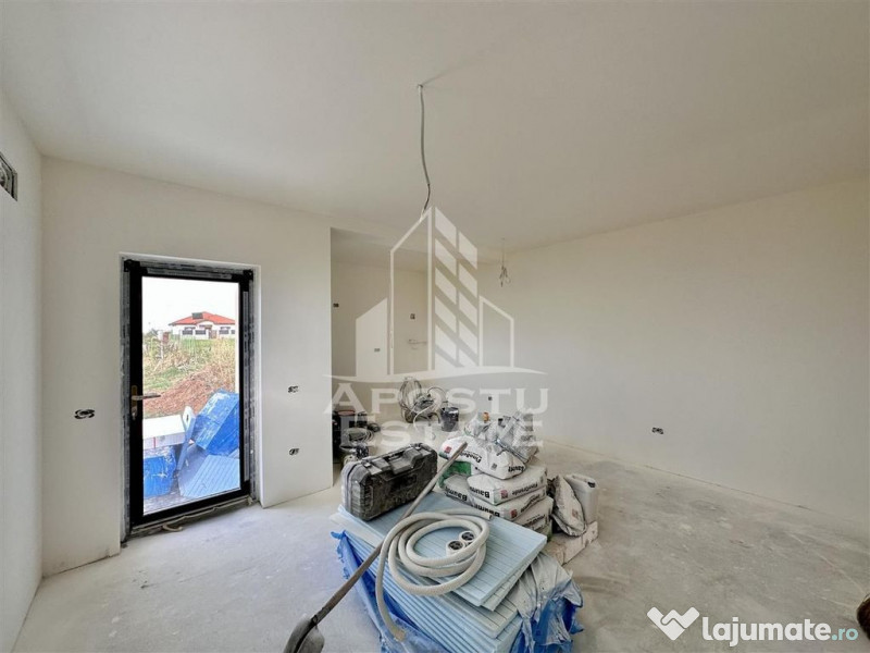 Jumatate de duplex cu 3 camere Sanandrei 