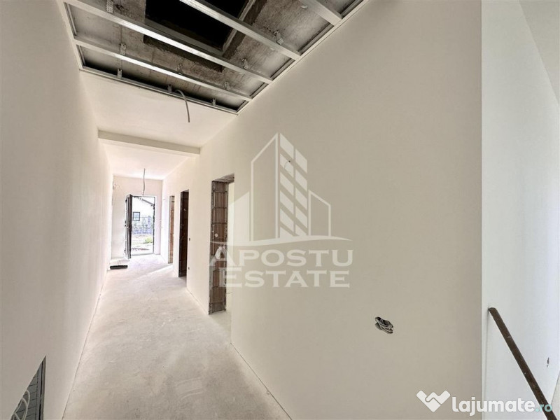 Jumatate de duplex cu 3 camere Sanandrei 