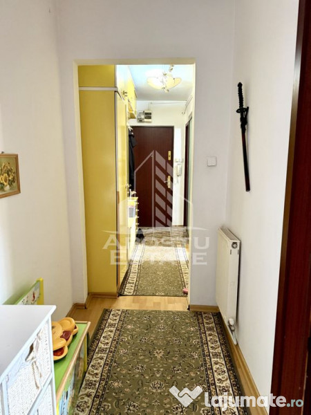 Apartament cu 3 camere, 2 bai, zona Dambovita 