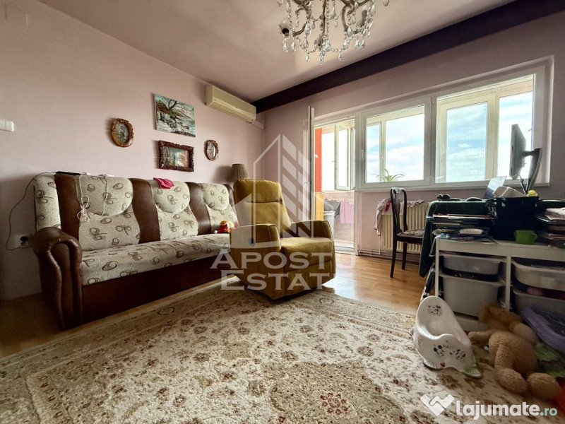 Apartament cu 3 camere, 2 bai, zona Dambovita 