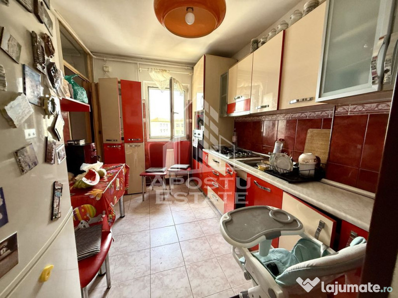 Apartament cu 3 camere, 2 bai, zona Dambovita 